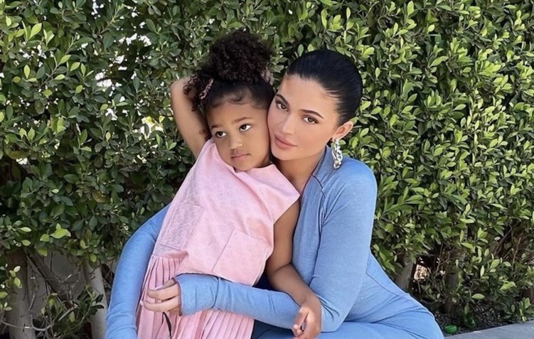Kylie Jenners Takes Daughter Stormi To See Her Dad Travis Scott At His ...