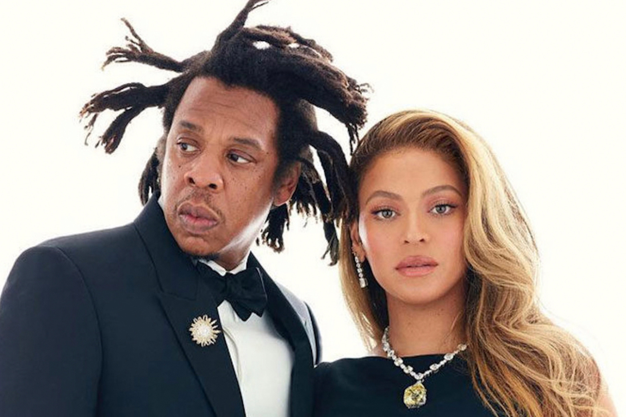 JAY-Z Interrupts Fan Recording At Beyoncé Concert With A Single Gesture ...